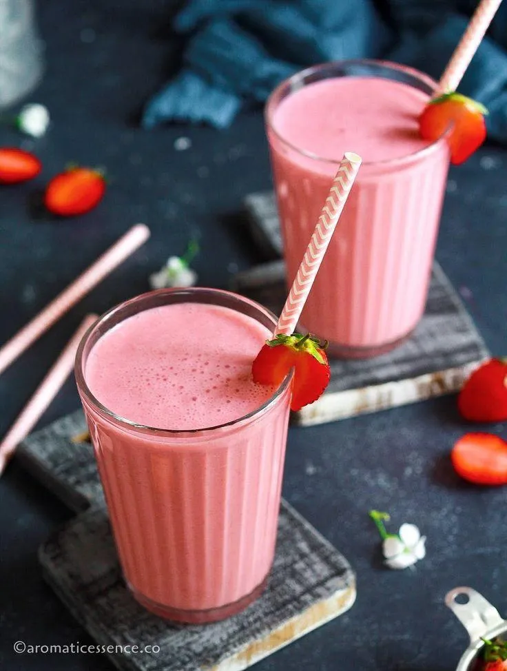Strawberry Crush Lassi
